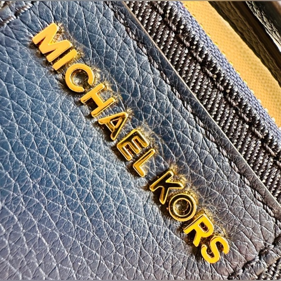 Michael Kors Brooklyn Applique Navy Blue Large
Zip Clutch NWT - Picture 3 of 12